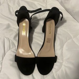 Size 42 (9.5). Been worn once. Black. Ankle strap.